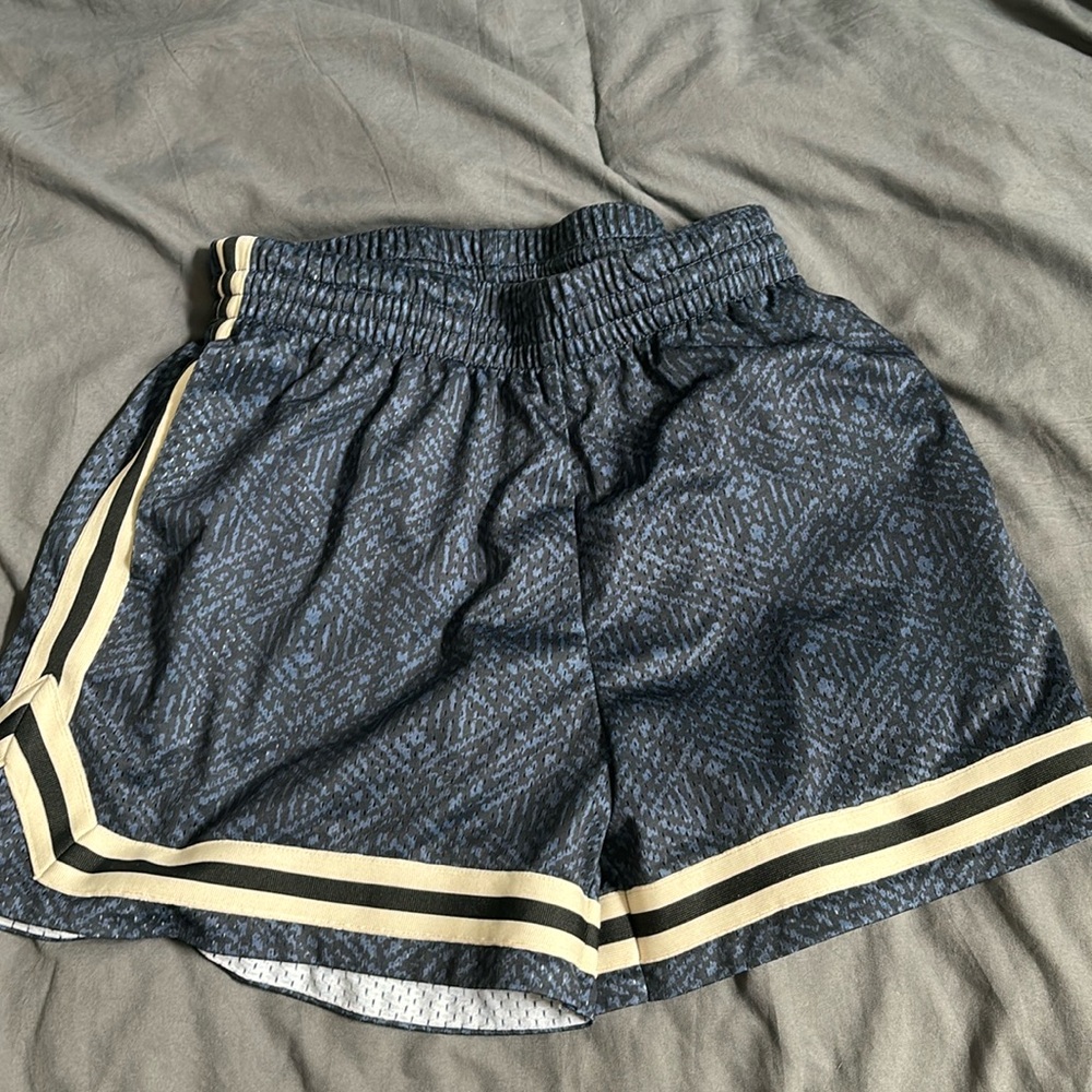 Mens basketball shorts